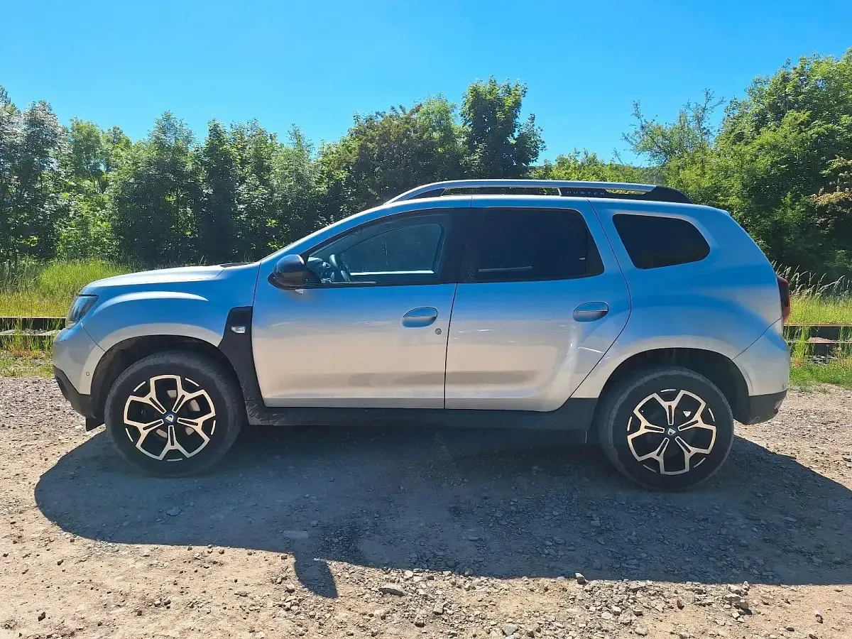 Gebraucht Dacia Duster Celebration 131 PS (96 kW) 2021 Silber SUV