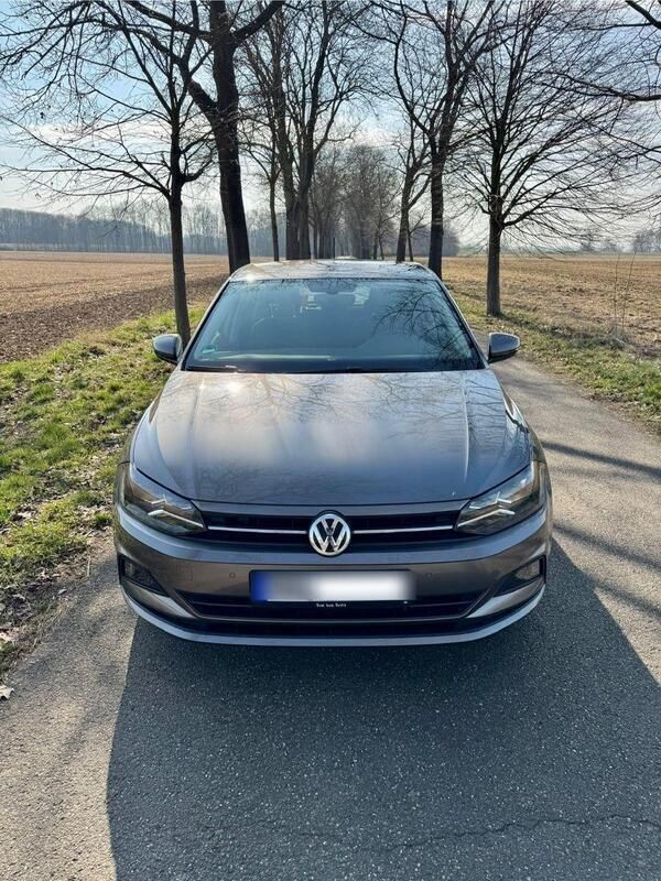 Grau Gebraucht 2019 VW Polo Comfortline Kleinwagen | 14.500 € (Guter Preis) - Bild 1/4