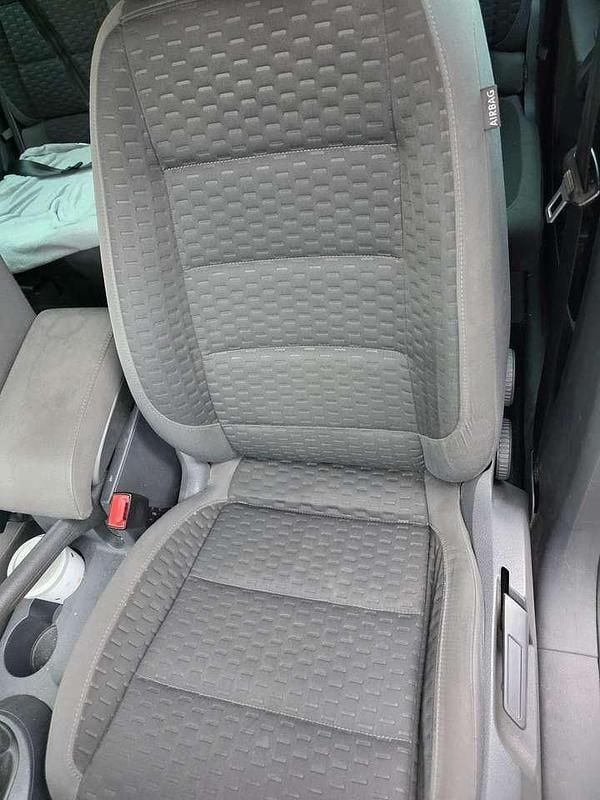 Grau Gebraucht 2008 VW Touran United Van / Kleinbus | 2.500 € (Guter Preis) - Bild 1/4