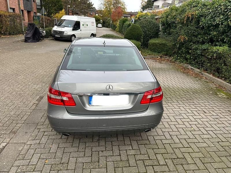 Gebraucht Mercedes E350 Elegance 231 PS (169 kW) 2010 Silber Limousine