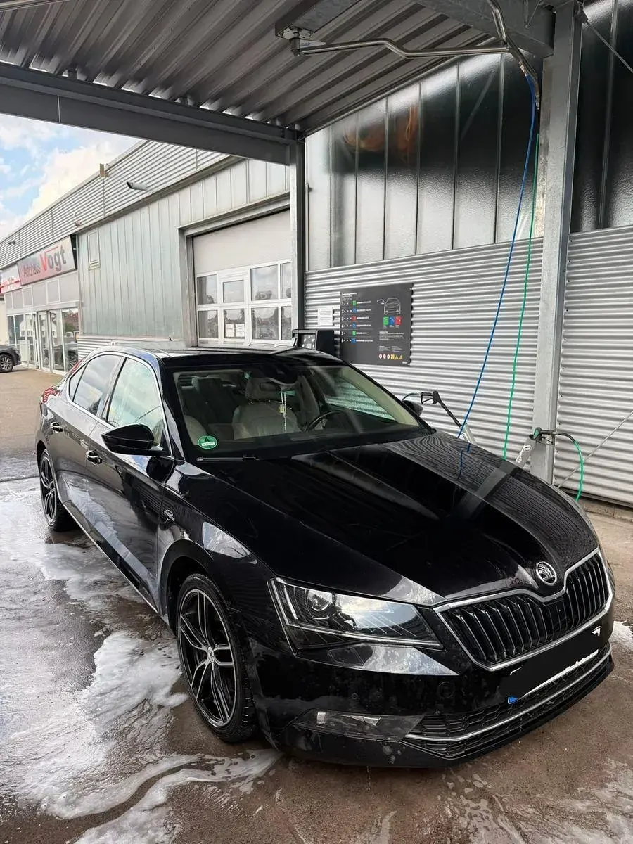Gebraucht Skoda Superb LAURIN & KLEMENT 280 PS (205 kW) 2017 Schwarz Limousine