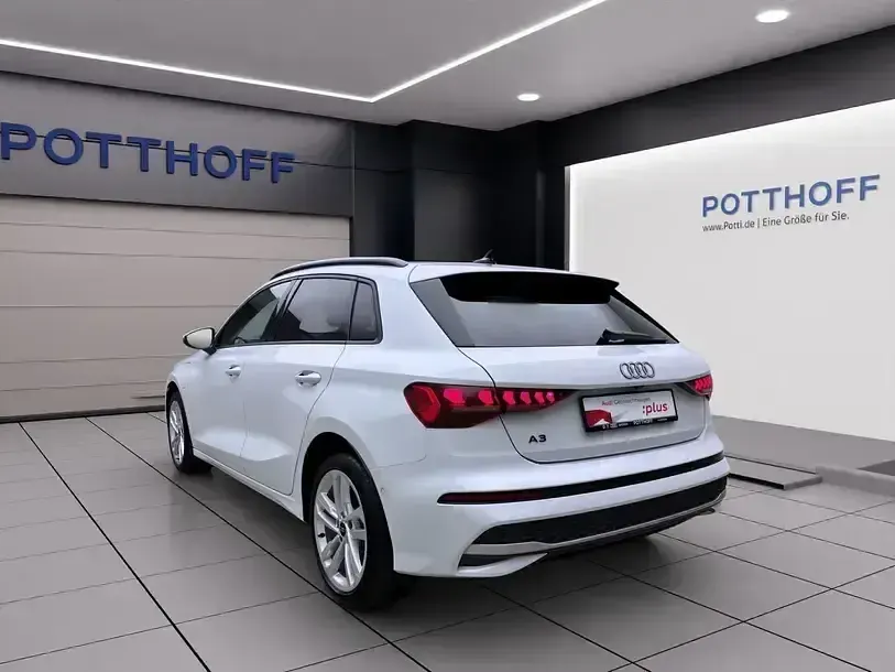 Gebraucht Audi A3 Sportback e-tron Ambiente 204 PS (150 kW) 2025 Weiss Kleinwagen