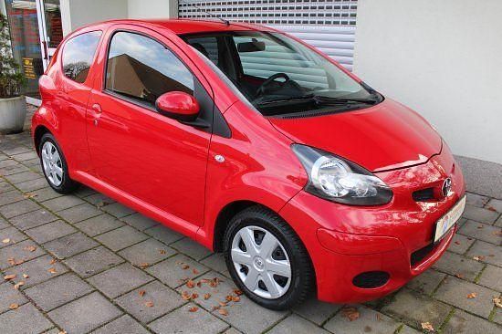 Rot Gebraucht 2011 Toyota Aygo Edition Kleinwagen | 3.950 € (Fairer Preis) - Bild 1/4