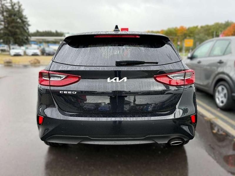 Nowe Kia Ceed 99 KM (72 kW) 2025 Czarny Hatchback