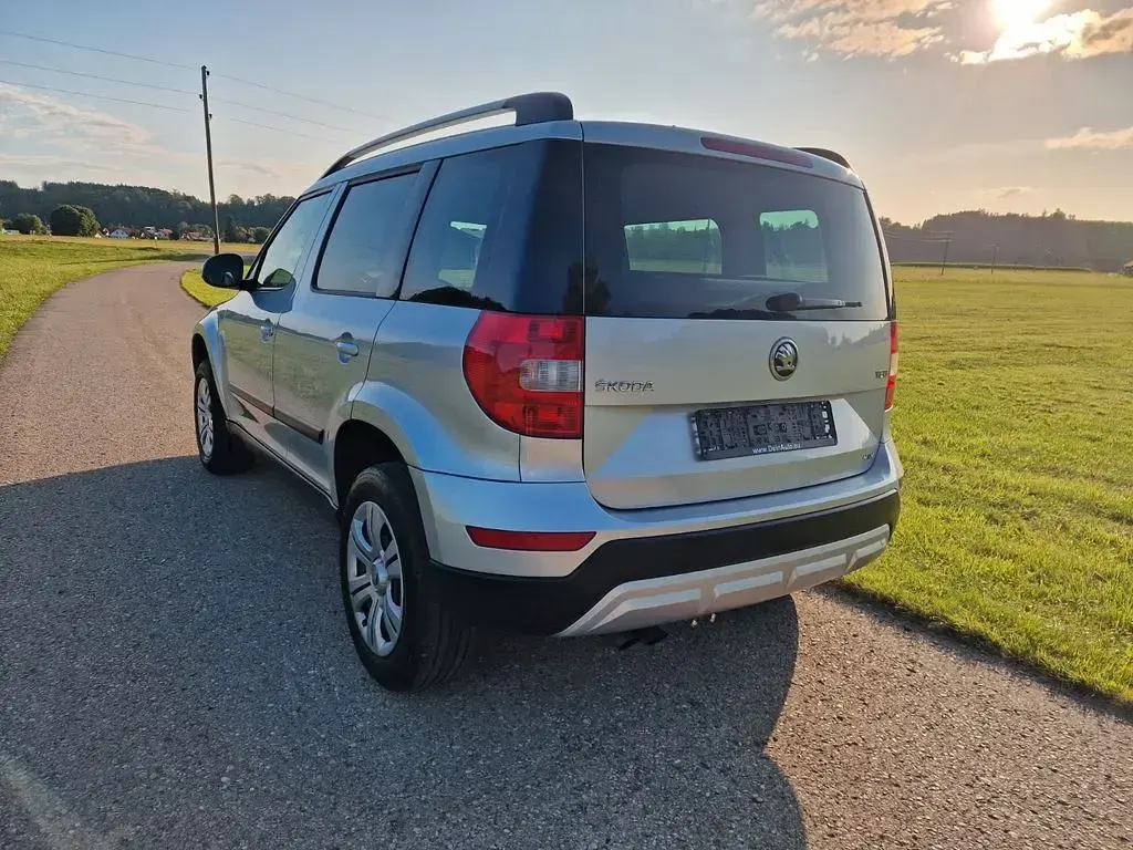 Gebraucht Skoda Yeti Active 110 PS (80 kW) 2014 Silber SUV