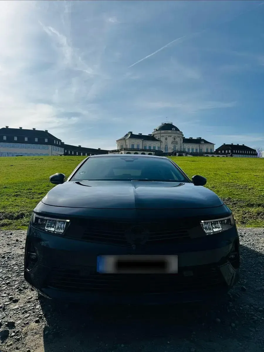 Używany Opel Astra 181 KM (133 kW) 2023 Czarny Sedan/Limuzyna