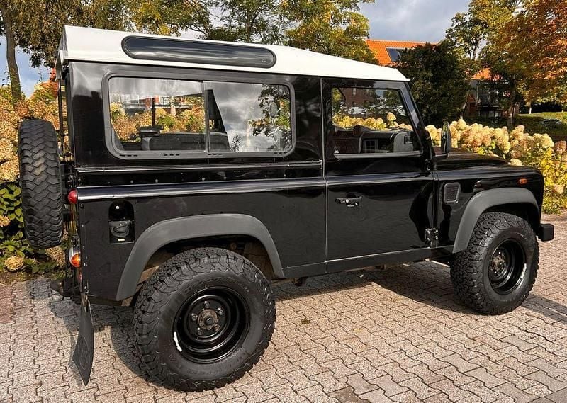 Schwarz Gebraucht 2007 Land Rover Defender SE SUV | 32.500 € (Guter Preis) - Bild 1/4