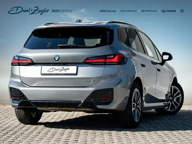 Gebraucht BMW 220 Active Tourer M Sport 170 PS (125 kW) 2025 Skyscraper grey metallic Van / Kleinbus