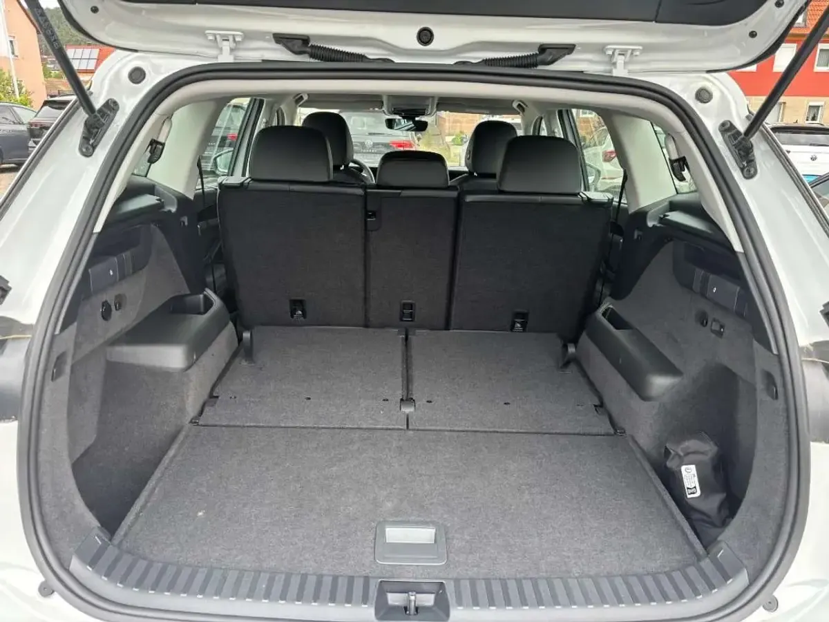 Gebraucht VW Tayron Life 150 PS (110 kW) 2025 Oryxweiß perlmutteffekt SUV