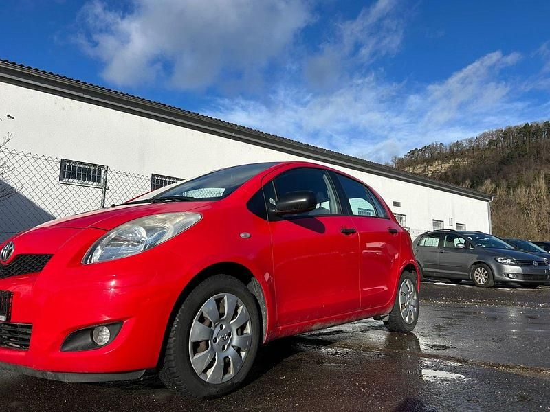 Gebraucht Toyota Yaris 69 PS (50 kW) 2010 Rot Kleinwagen