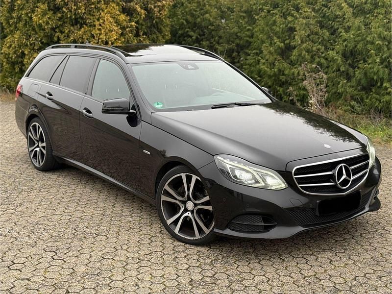 Gebraucht Mercedes E220 Edition 170 PS (125 kW) 2016 Schwarz Kombi