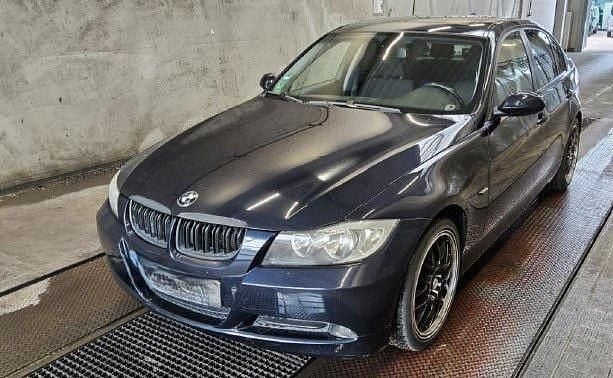 Blau Gebraucht 2007 BMW 320 Advantage Limousine | 4.500 € (Guter Preis) - Bild 1/4