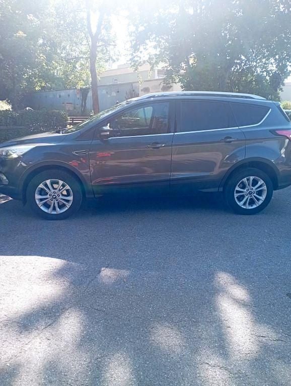 Grau Gebraucht 2018 Ford Kuga Titanium SUV | 10.800 € (Superpreis) - Bild 1/4