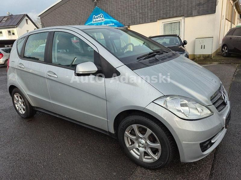 Gebraucht Mercedes A160 Classic 95 PS (69 kW) 2012 Silber Van / Kleinbus