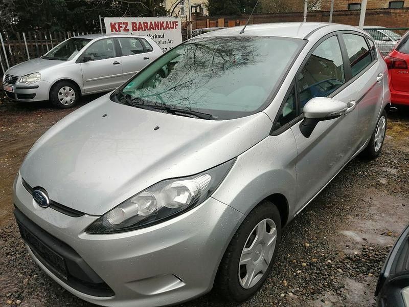 Gebraucht Ford Fiesta Trend 82 PS (60 kW) 2009 Silber Kleinwagen