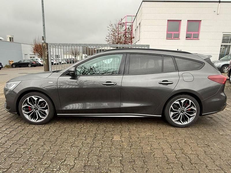 Gebraucht Ford Focus ST-Line 120 PS (88 kW) 2022 Grau Limousine