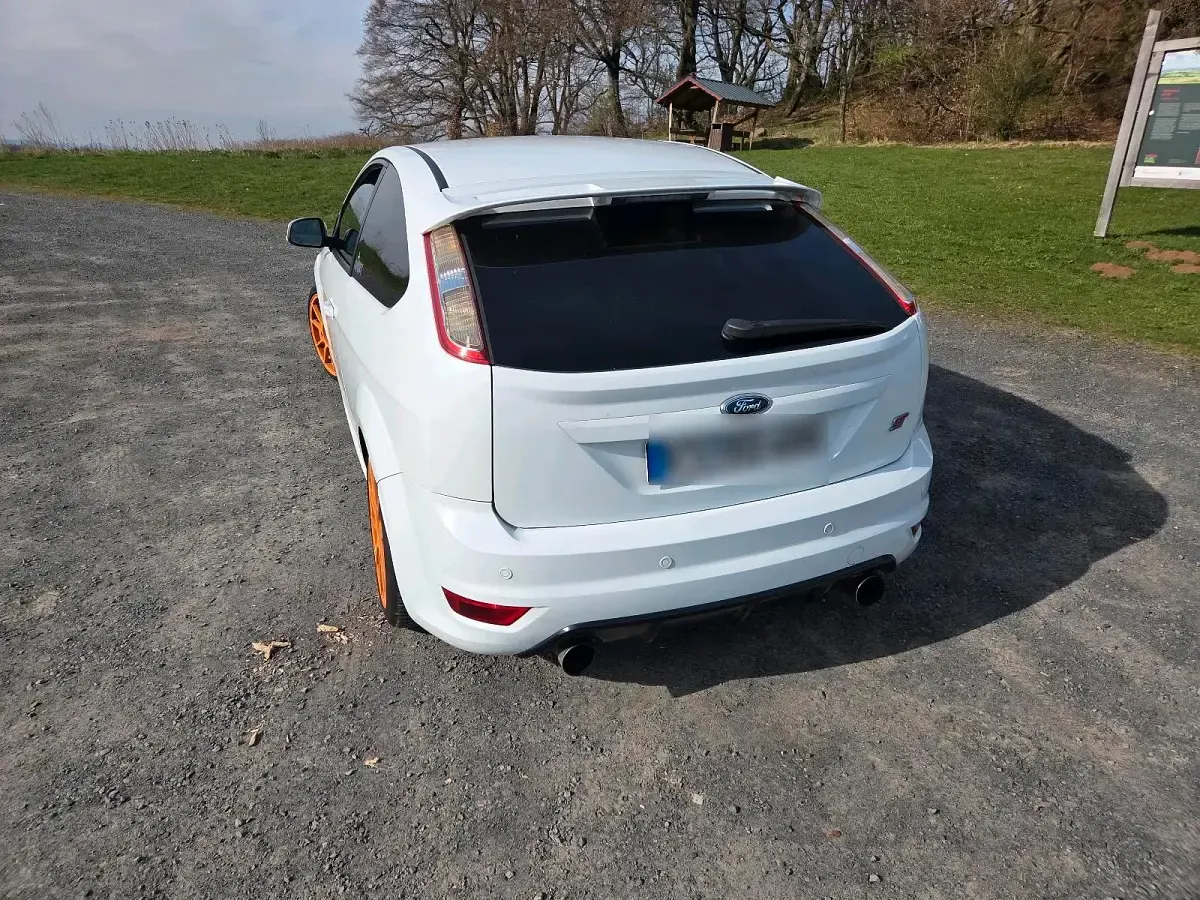 Gebraucht Ford Focus ST 225 PS (165 kW) 2009 Weiß Limousine