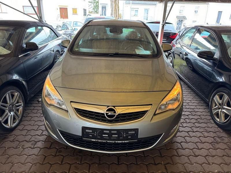 Gebraucht Opel Astra Edition 140 PS (102 kW) 2010 Grau Kombi