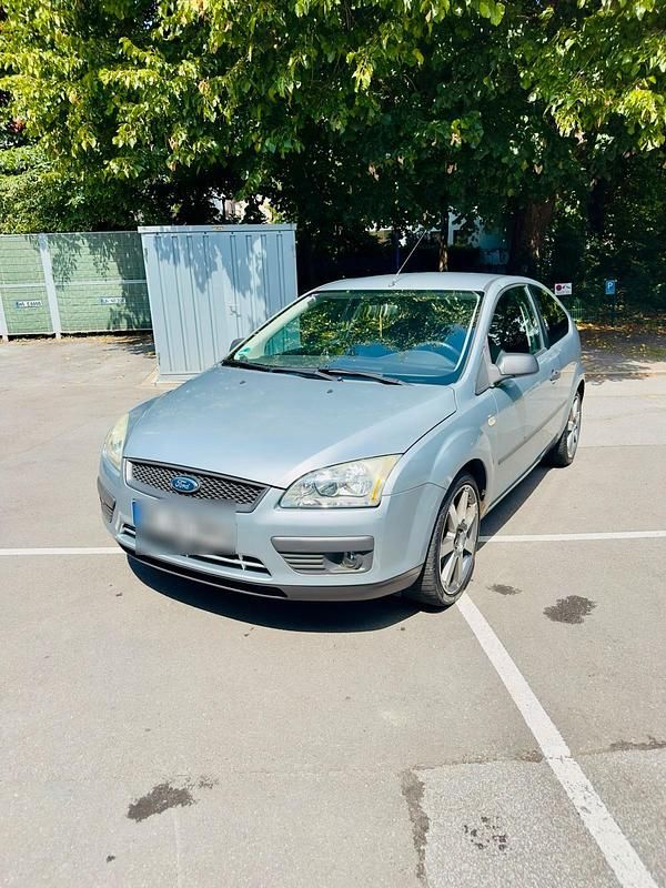 Silber Gebraucht 2005 Ford Focus Kleinwagen | 1.200 € (Fairer Preis) - Bild 1/4