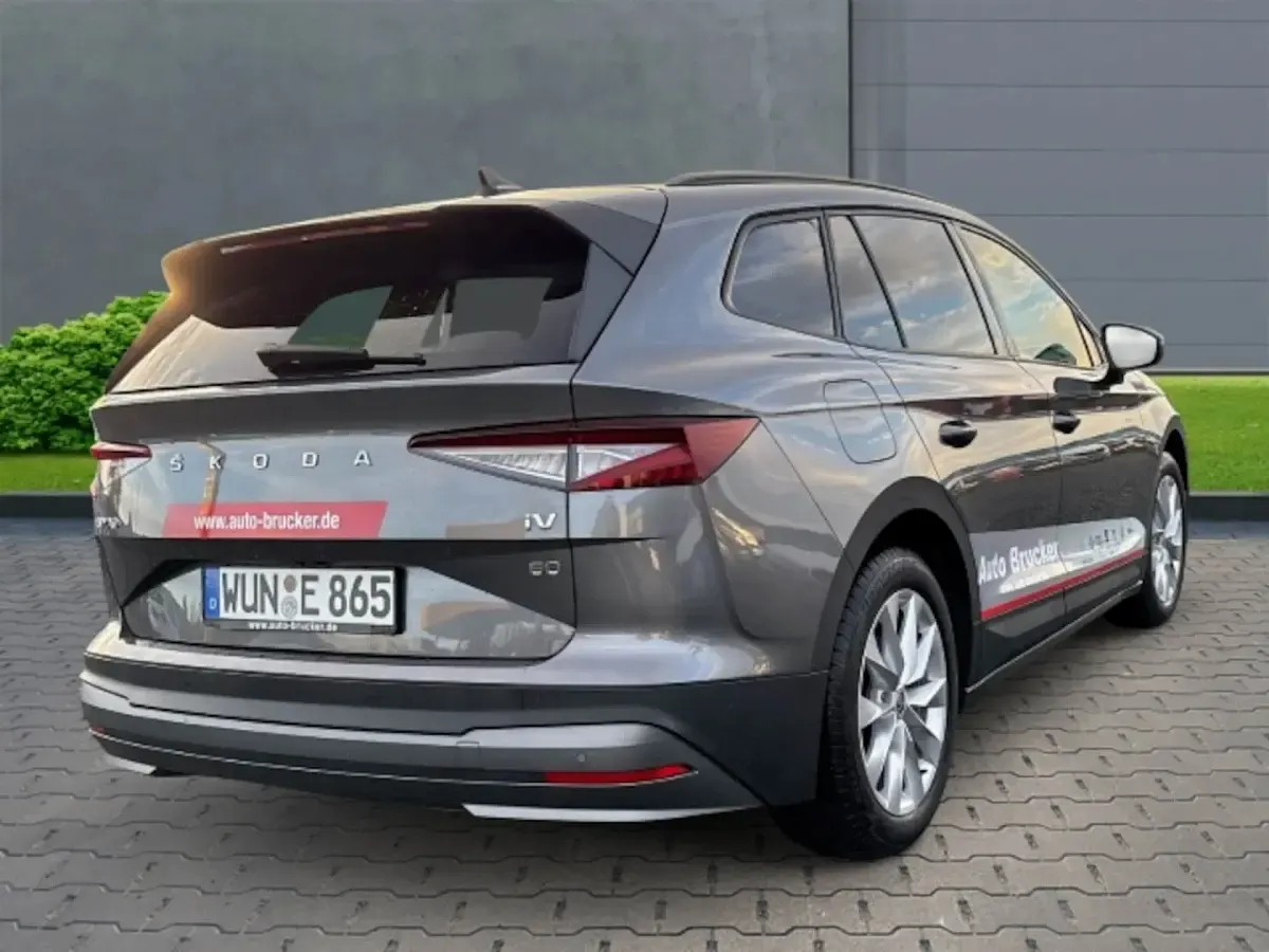 Gebraucht Skoda Enyaq iV Loft 131 kW (179 PS) 2023 Graphitegrau metallic SUV