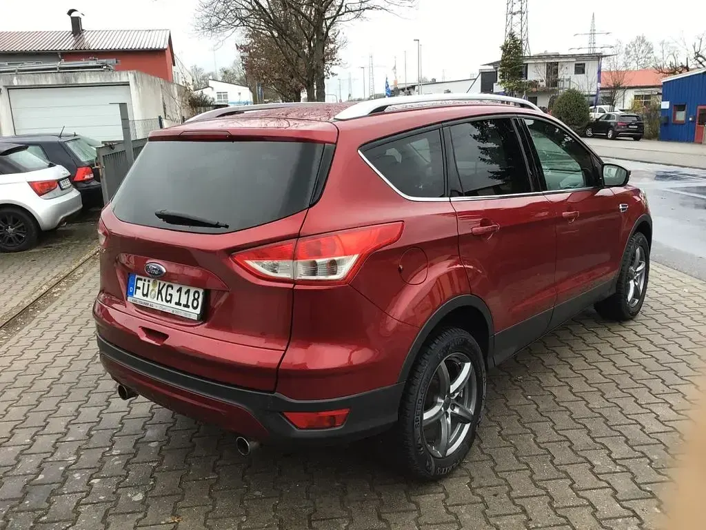 Usado Ford Kuga Trend 150 HP (110 kW) 2015 Vermelho SUV