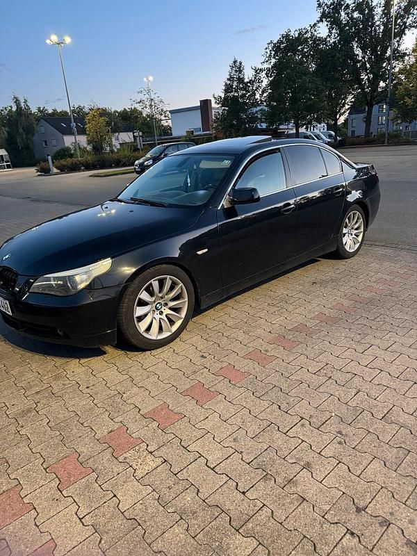 Schwarz Gebraucht 2004 BMW 530 Limousine | 3.500 € (Guter Preis) - Bild 1/4
