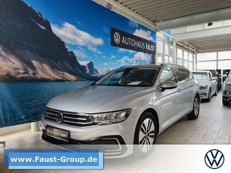 Silber Gebraucht 2022 VW Passat GTE Kombi | 25.800 € (Fairer Preis) - Bild 1/4