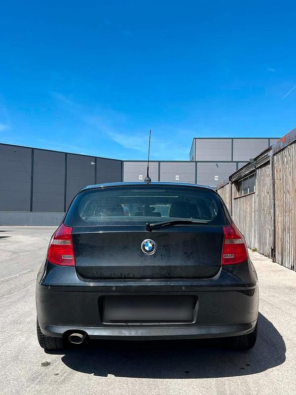 Second-hand BMW 120 2007 Negru Hatchback