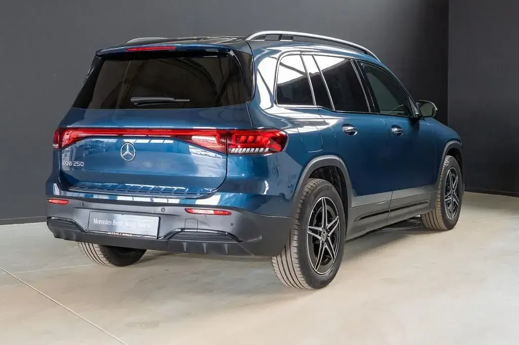 Gebraucht Mercedes EQB250 AMG 139 kW (190 PS) 2023 Blau SUV