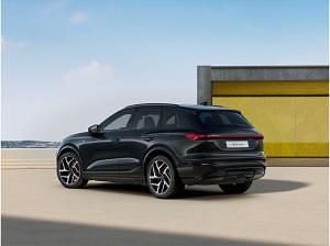 Nouă Audi Q6 e-tron Performance 225 kW (306 CP) 2025 Bej SUV