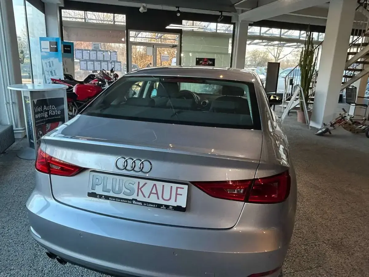 Gebraucht Audi A3 Ambiente 150 PS (110 kW) 2016 Silber Limousine
