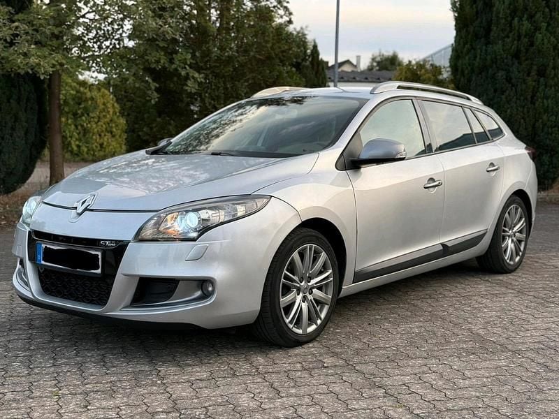 Silber Gebraucht 2011 Renault Mégane GrandTour GT Kombi | 3.950 € (Guter Preis) - Bild 1/4