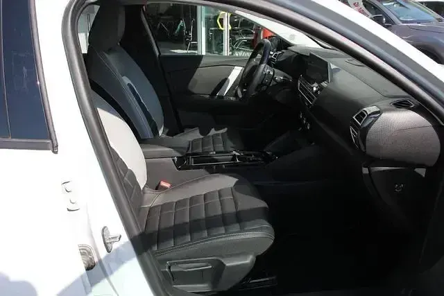 Gebraucht Citroën C4 X 131 PS (96 kW) 2025 Okenitweiss SUV