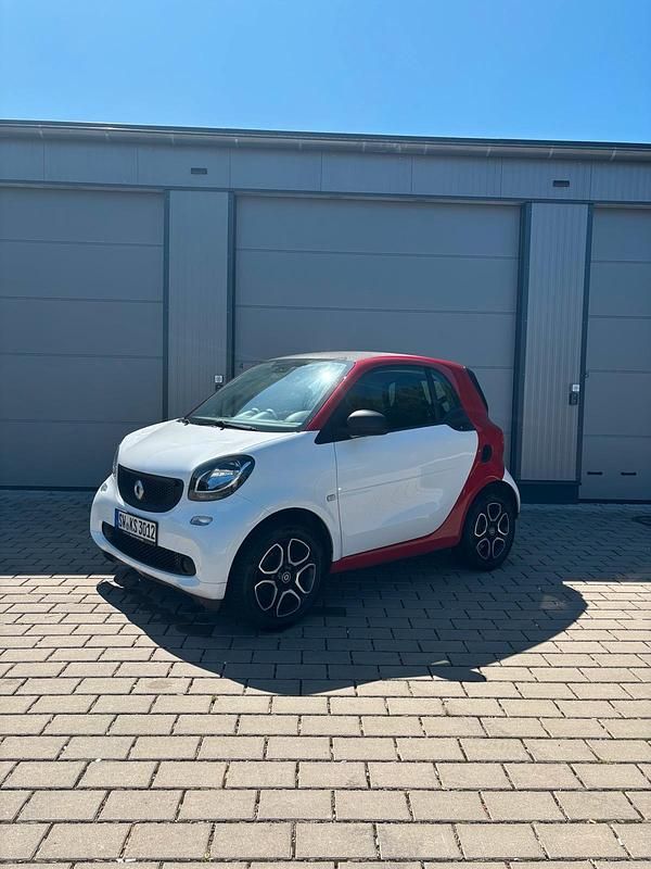 Weiß Gebraucht 2019 Smart ForTwo Coupé Coupé | 8.000 € (Guter Preis) - Bild 1/4