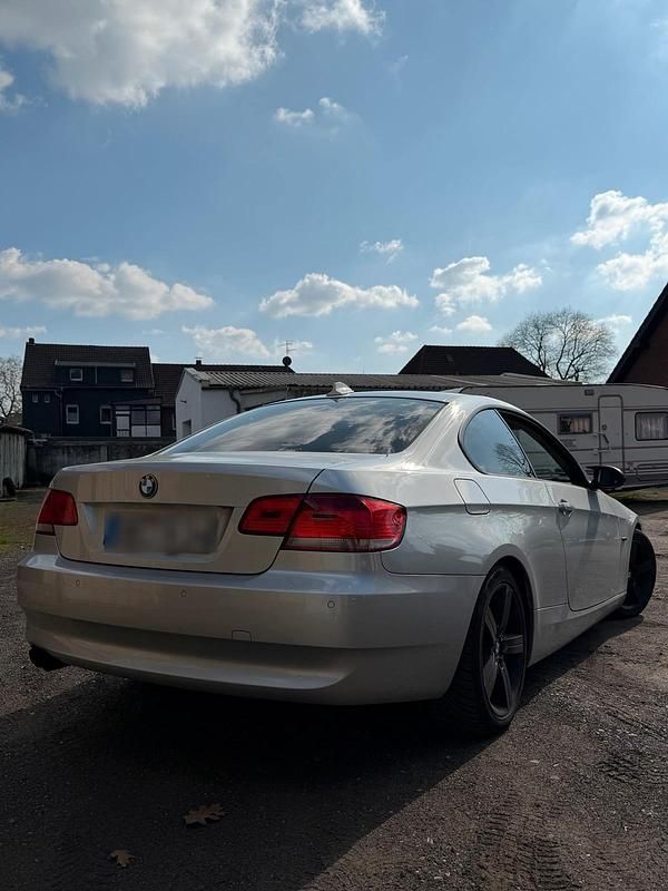 Gebraucht BMW 320 170 PS (125 kW) 2007 Silber Coupé