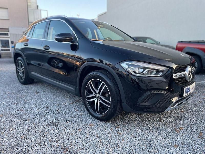Gebraucht Mercedes GLA200 163 PS (119 kW) 2020 Schwarz SUV