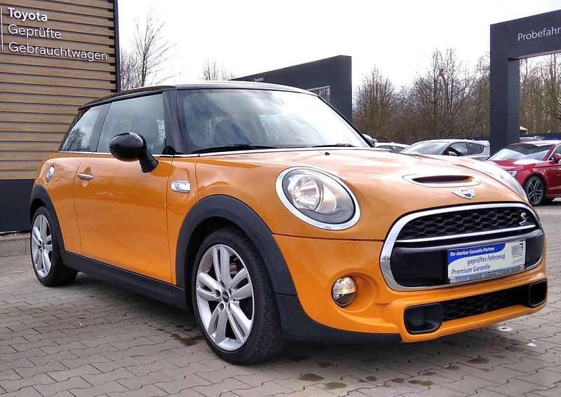 Gebraucht Mini Cooper S Sport 192 PS (141 kW) 2014 Volcanic orange Kleinwagen