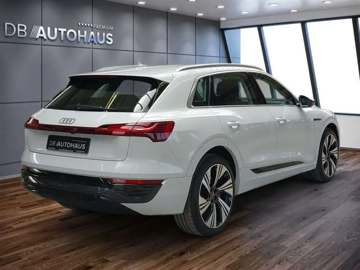 Gebraucht Audi Q8 e-tron Advanced 300 kW (408 PS) 2024 Weiß SUV