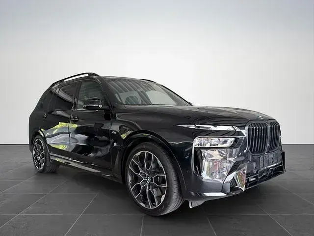 Gebraucht BMW X7 M Sport 352 PS (258 kW) 2025 Black sapphire SUV
