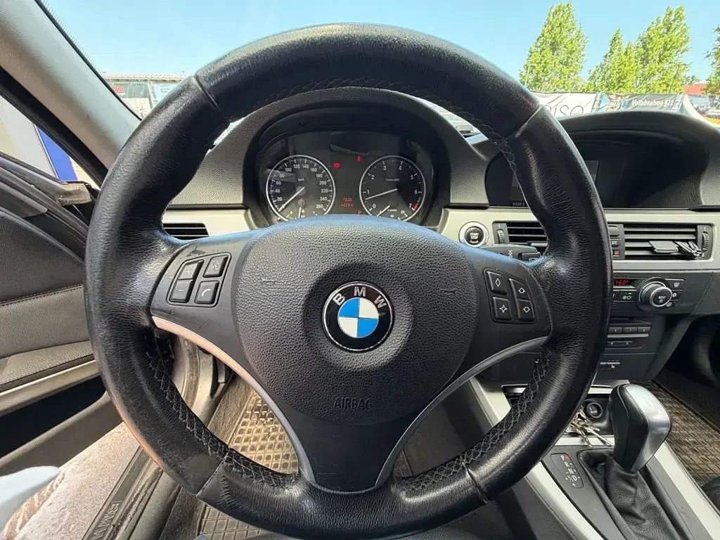 Gebraucht BMW 318 Basis 143 PS (105 kW) 2008 Grau Kombi