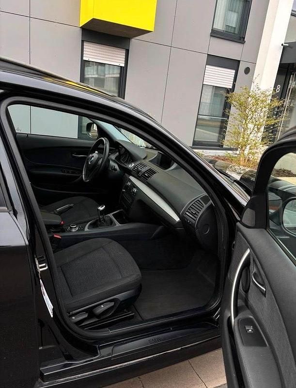 Gebraucht BMW 118 143 PS (105 kW) 2011 Schwarz Kleinwagen