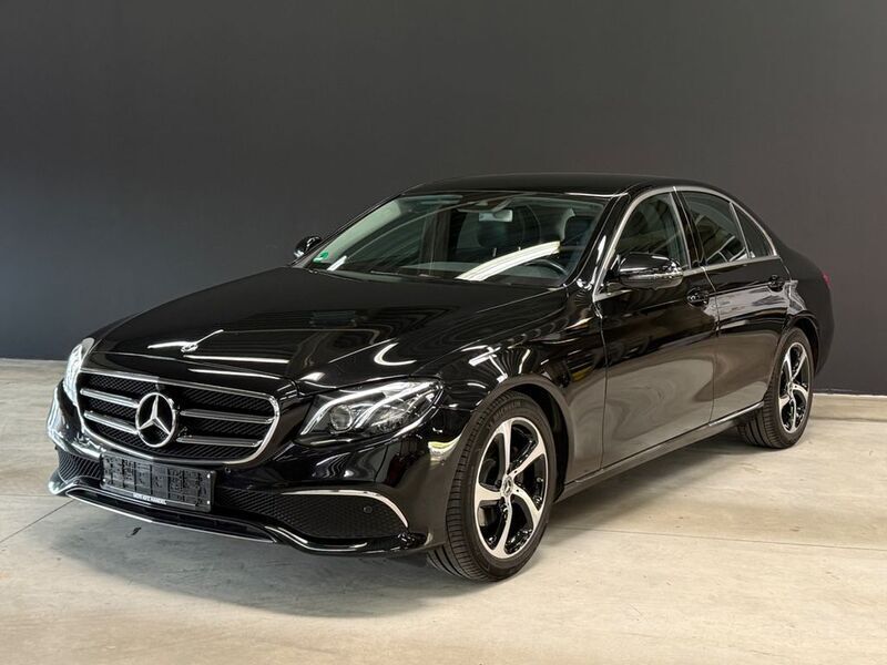 Schwarz Gebraucht 2019 Mercedes E200 Limousine | 25.900 € (Etwas zu teuer) - Bild 1/4