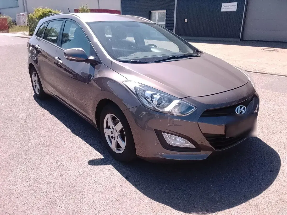 Gebraucht Hyundai i30 90 PS (66 kW) 2013 Grau Kombi
