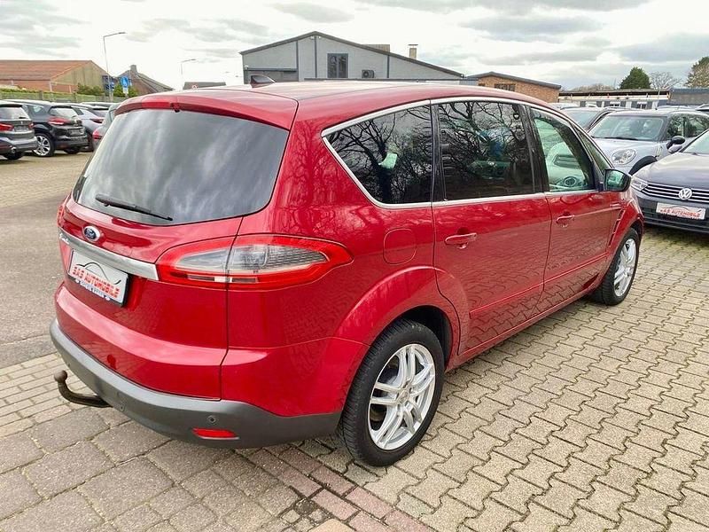 Gebraucht Ford S-MAX Titanium 140 PS (102 kW) 2013 Rot Van / Kleinbus