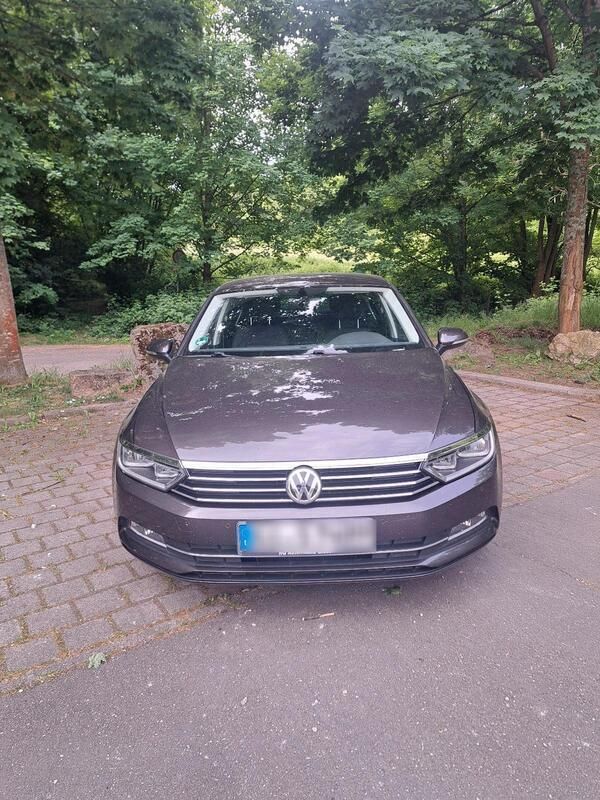 Braun Gebraucht 2016 VW Passat Limousine | 9.500 € (Guter Preis) - Bild 1/3