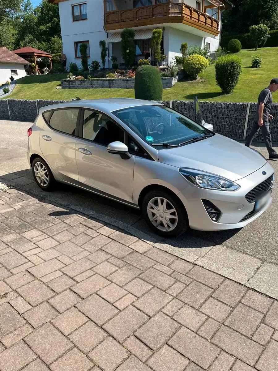 Gebraucht Ford Fiesta Cool & Connect 75 PS (55 kW) 2020 Silber Kleinwagen