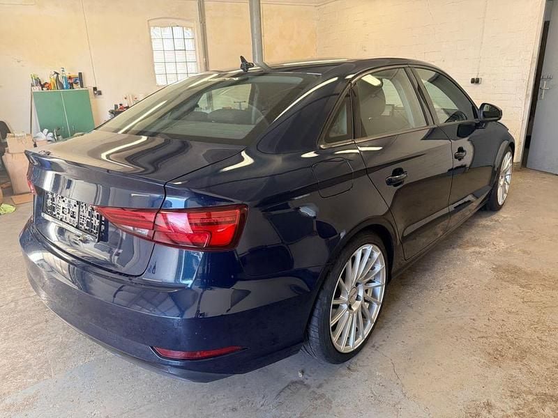 Gebraucht Audi A3 Sport 116 PS (85 kW) 2017 Blau Limousine