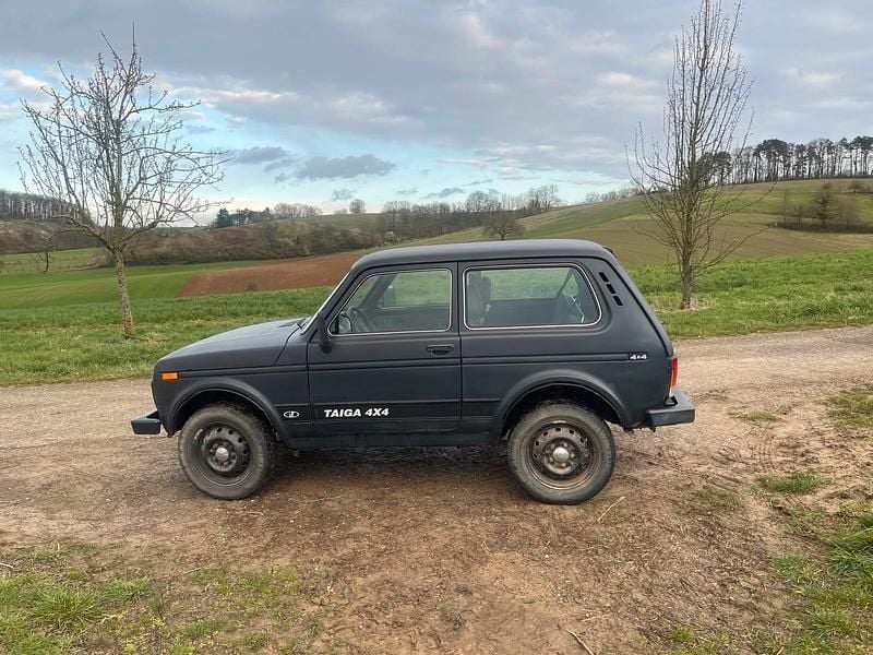 Gebraucht Lada niva 82 PS (60 kW) 2009 Schwarz SUV