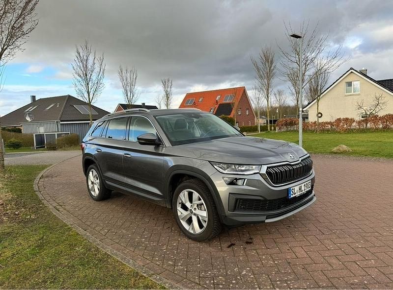Grau Gebraucht 2023 Skoda Kodiaq SUV | 33.000 € (Superpreis) - Bild 1/4