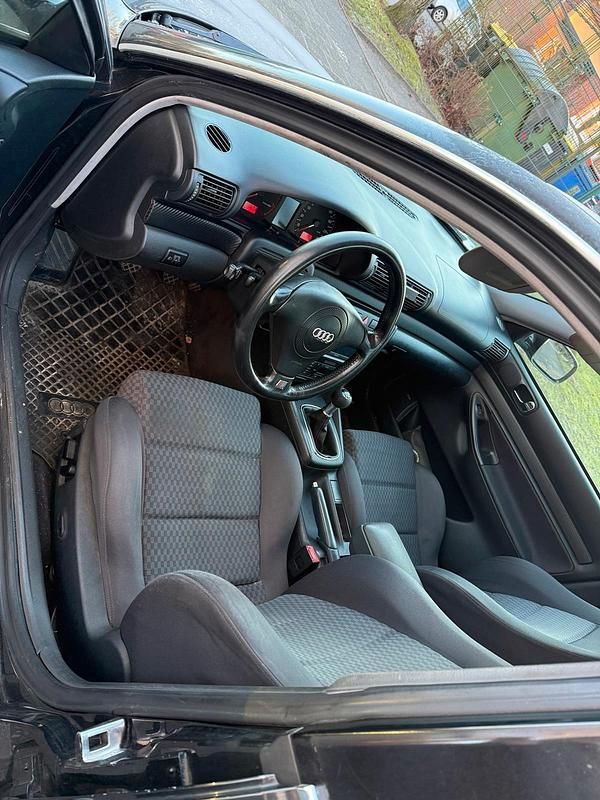 Gebraucht Audi A4 193 PS (141 kW) 2000 Schwarz Limousine